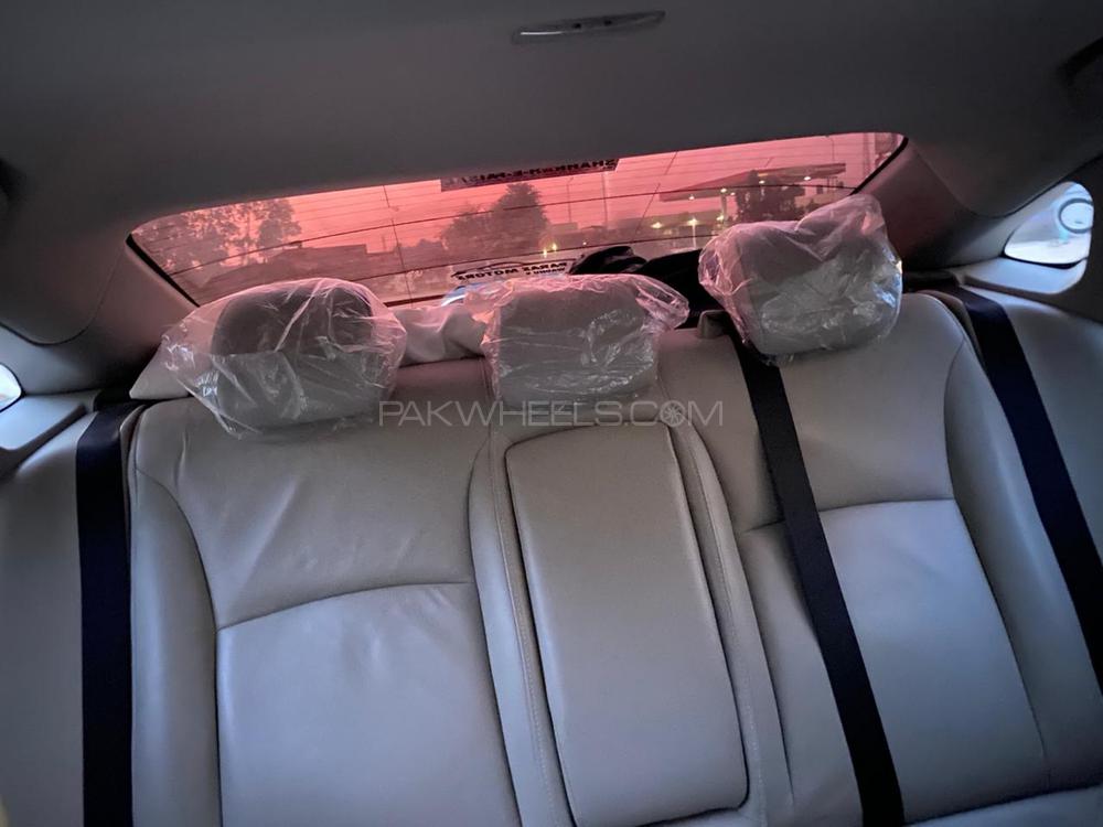 Honda Civic 2018 for Sale in Hyderabad Honda Civic 2018 for Sale in Hyderabad Image-14