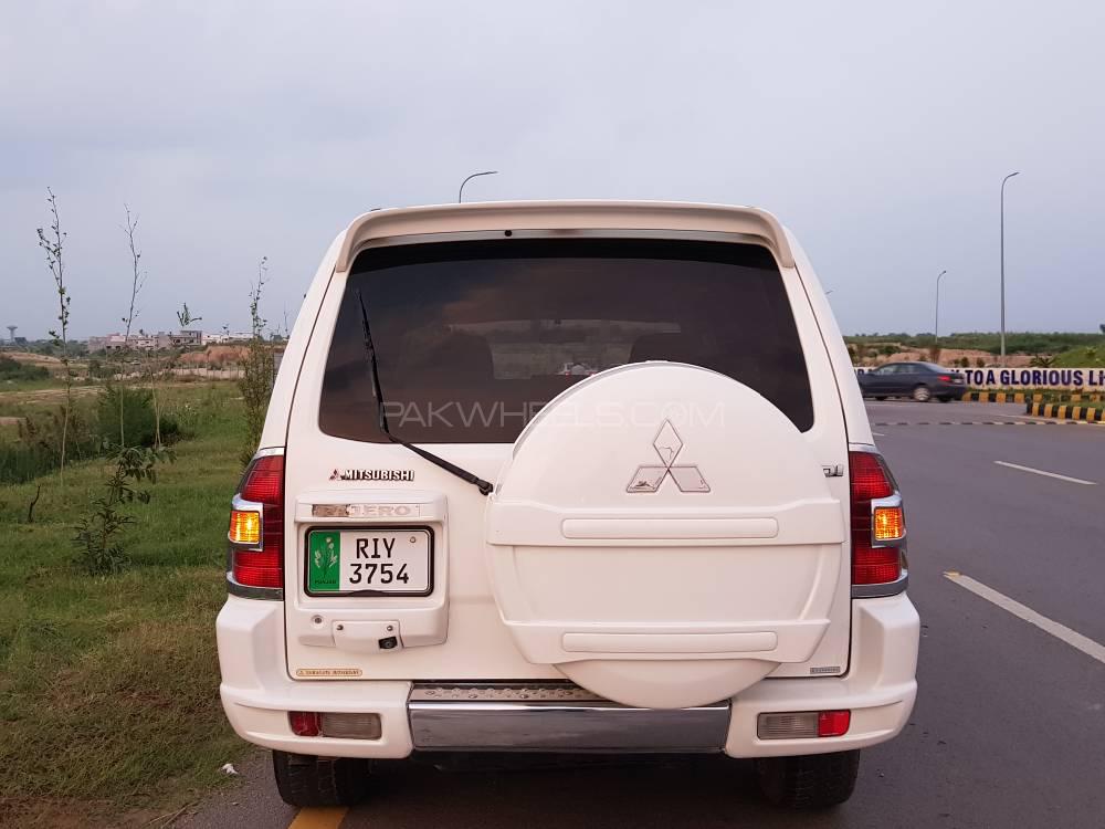 Mitsubishi Pajero 2000 for Sale in Islamabad Mitsubishi Pajero 2000 for Sale in Islamabad Image-5