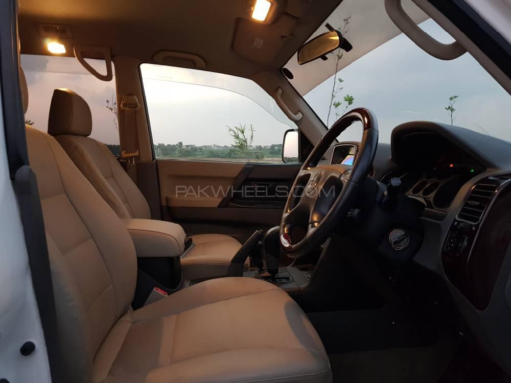Mitsubishi Pajero 2000 for Sale in Islamabad Mitsubishi Pajero 2000 for Sale in Islamabad Image-13