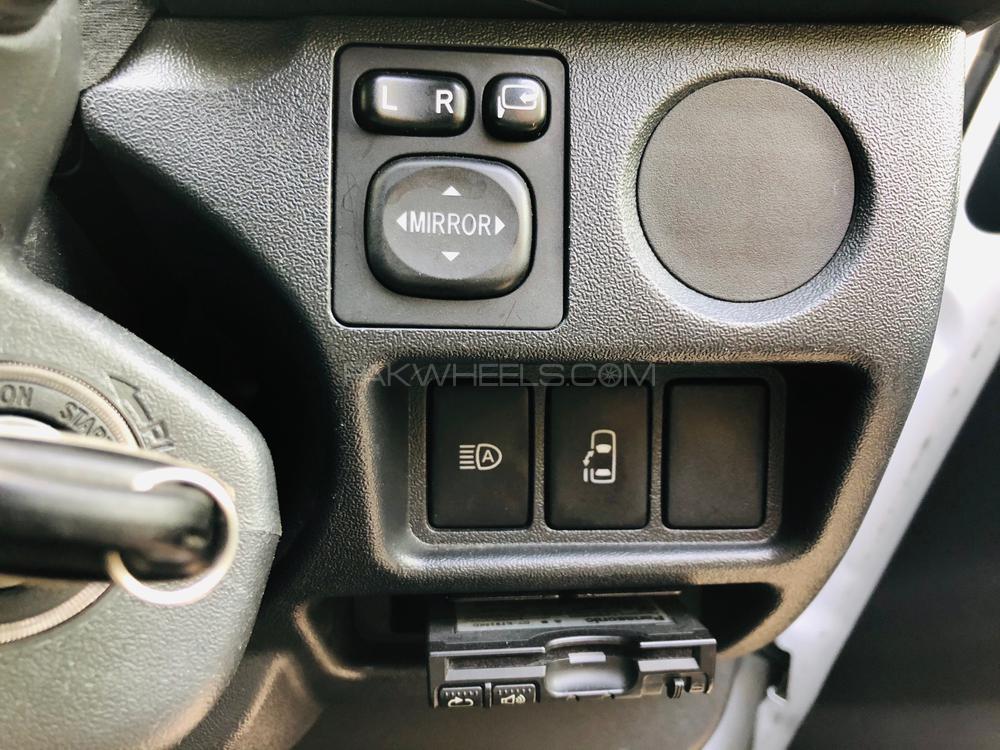 Toyota Hiace 2018 for Sale in Karachi Toyota Hiace 2018 for Sale in Karachi Image-12