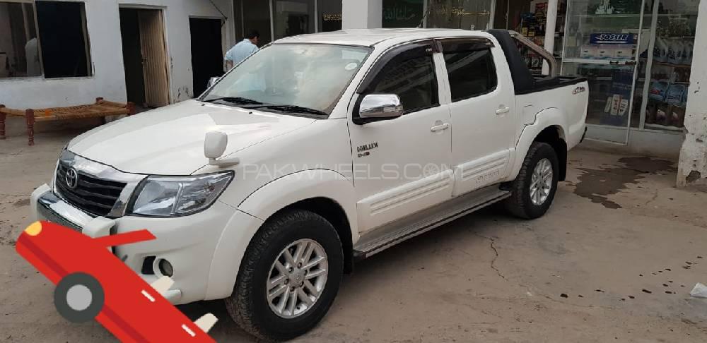 Toyota Hilux 2015 for Sale in Peshawar Image-1