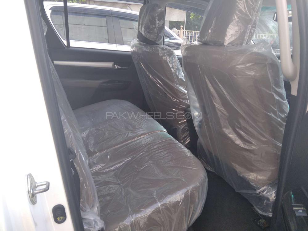 Toyota Hilux 2017 for Sale in Karachi Toyota Hilux 2017 for Sale in Karachi Image-9