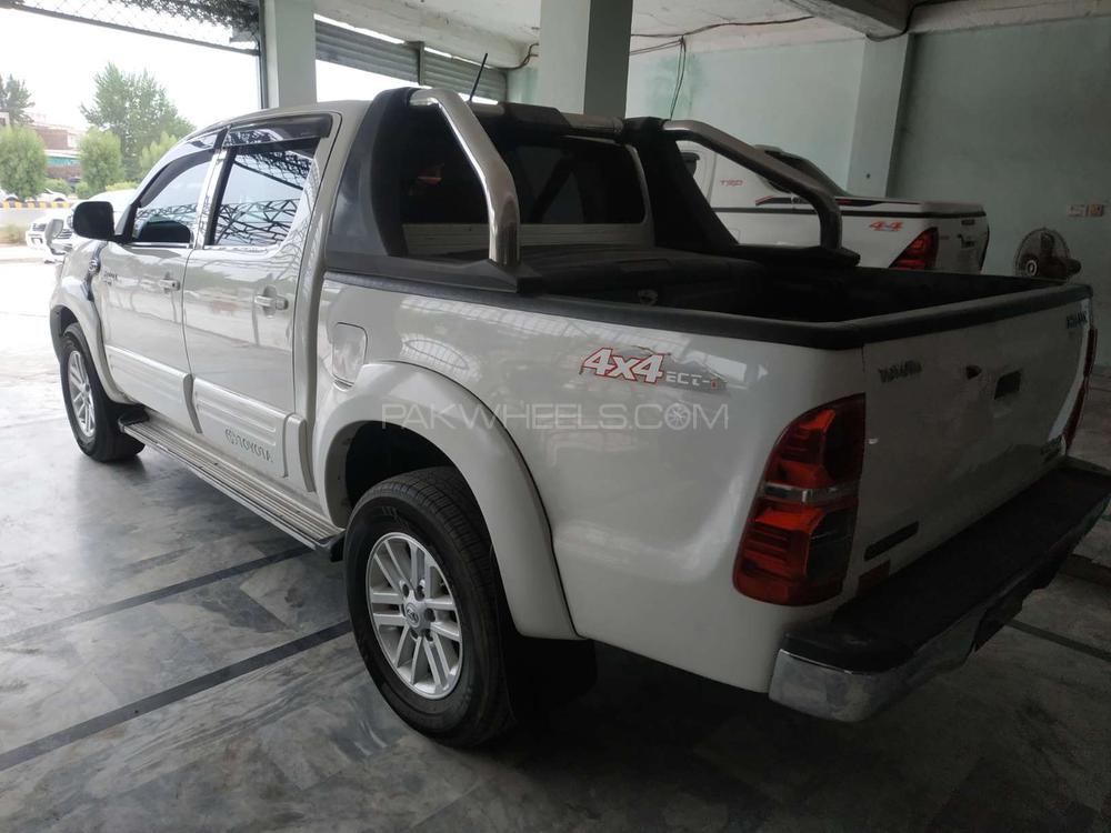 Toyota Hilux 2016 for Sale in Peshawar Toyota Hilux 2016 for Sale in Peshawar Image-4