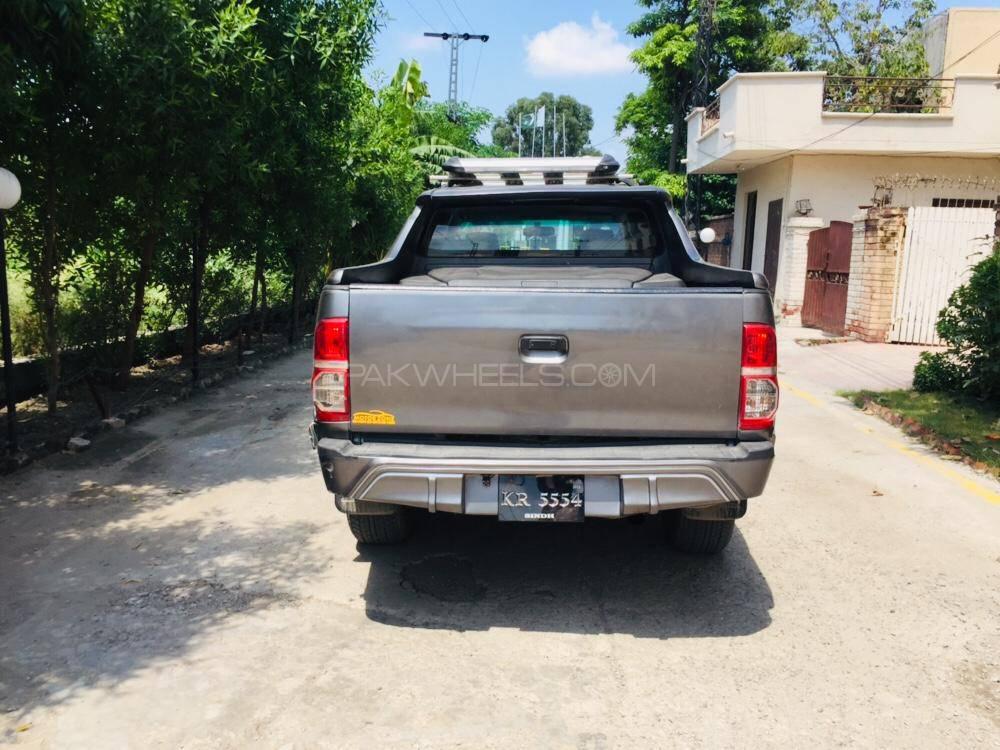Toyota Hilux 2011 for Sale in Lahore Toyota Hilux 2011 for Sale in Lahore Image-4
