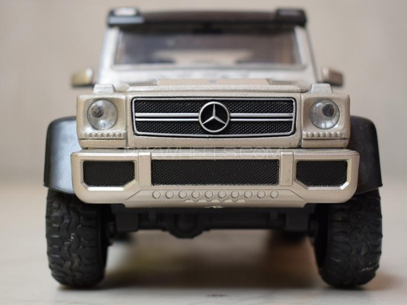Jada Die Cast Mercedes Brabus 6x6  Jada Die Cast Mercedes Brabus 6x6  Image-2