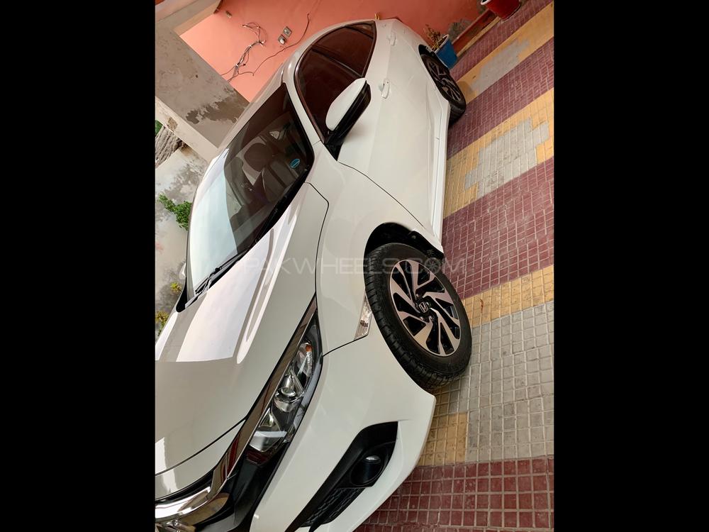 Honda Civic 2018 for Sale in Hyderabad Honda Civic 2018 for Sale in Hyderabad Image-2