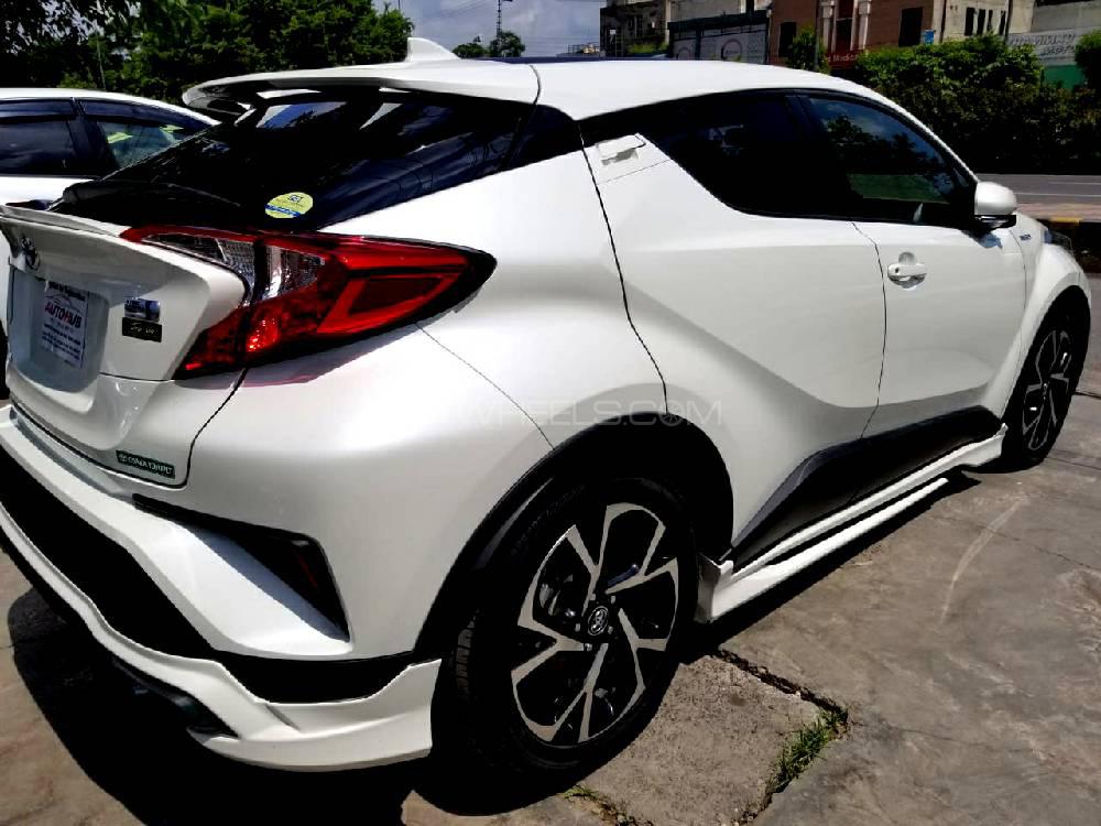 Toyota C-HR 2017 for Sale in Lahore Toyota C-HR 2017 for Sale in Lahore Image-4