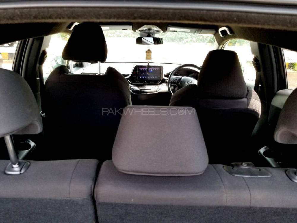 Toyota C-HR 2017 for Sale in Lahore Toyota C-HR 2017 for Sale in Lahore Image-10