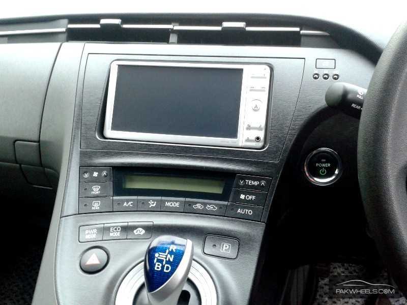Toyota Prius 2010 for Sale in Lahore Image-1