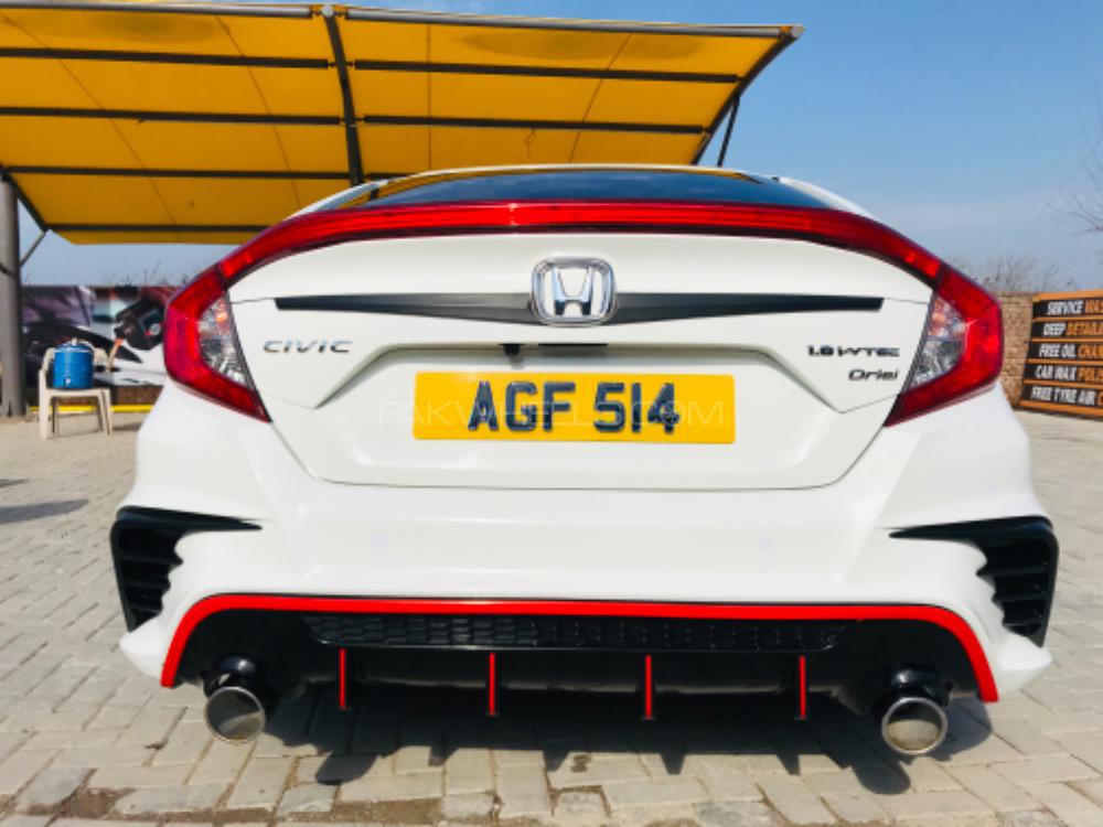 Honda Civic - 2018  Honda Civic - 2018  Image-3