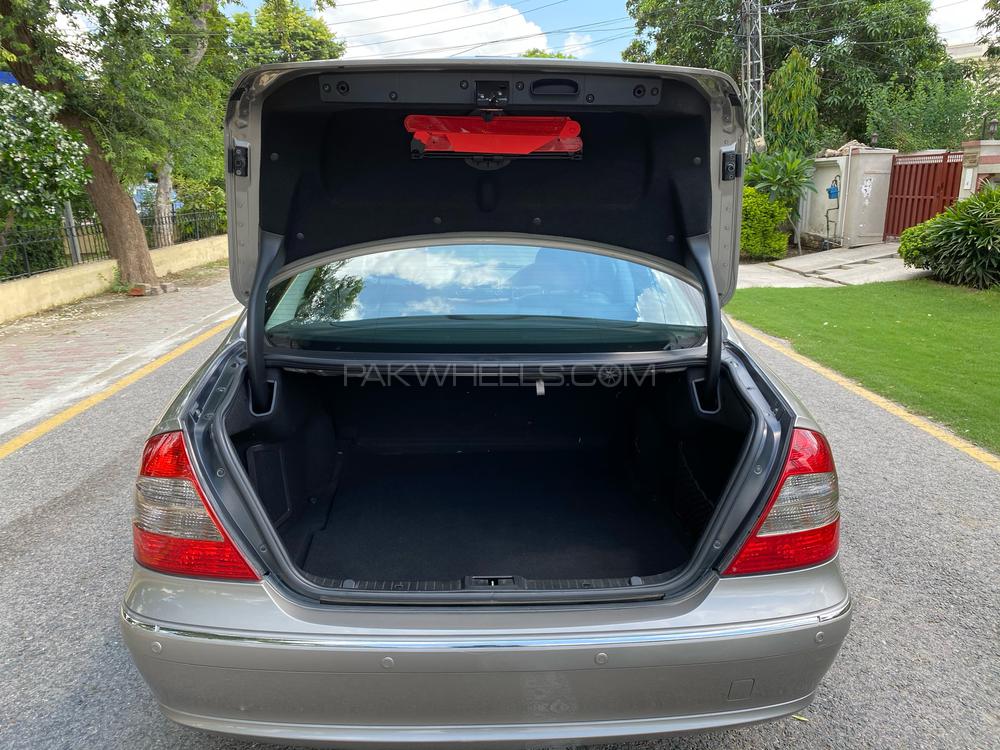 Mercedes Benz E Class 2007 for Sale in Lahore Mercedes Benz E Class 2007 for Sale in Lahore Image-5