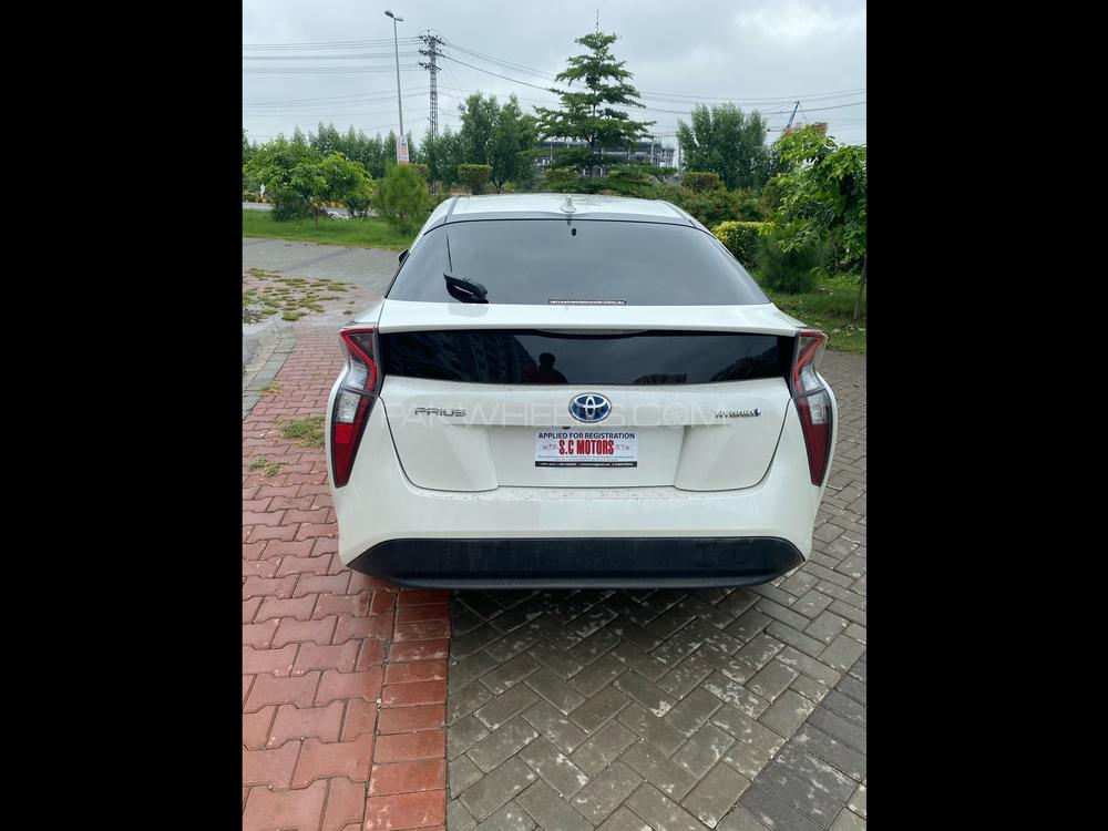 Toyota Prius 2018 for Sale in Lahore Toyota Prius 2018 for Sale in Lahore Image-5