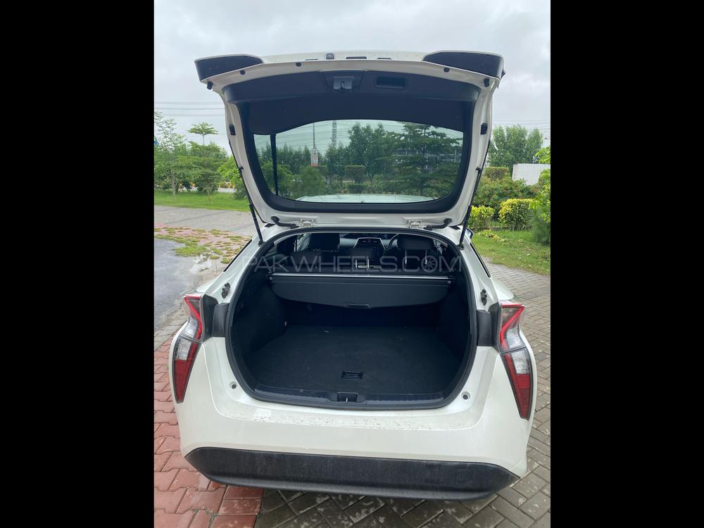 Toyota Prius 2018 for Sale in Lahore Toyota Prius 2018 for Sale in Lahore Image-8
