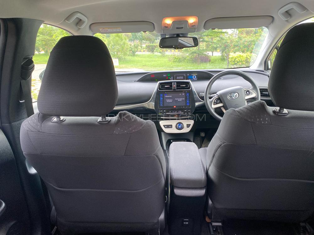 Toyota Prius 2018 for Sale in Lahore Toyota Prius 2018 for Sale in Lahore Image-9