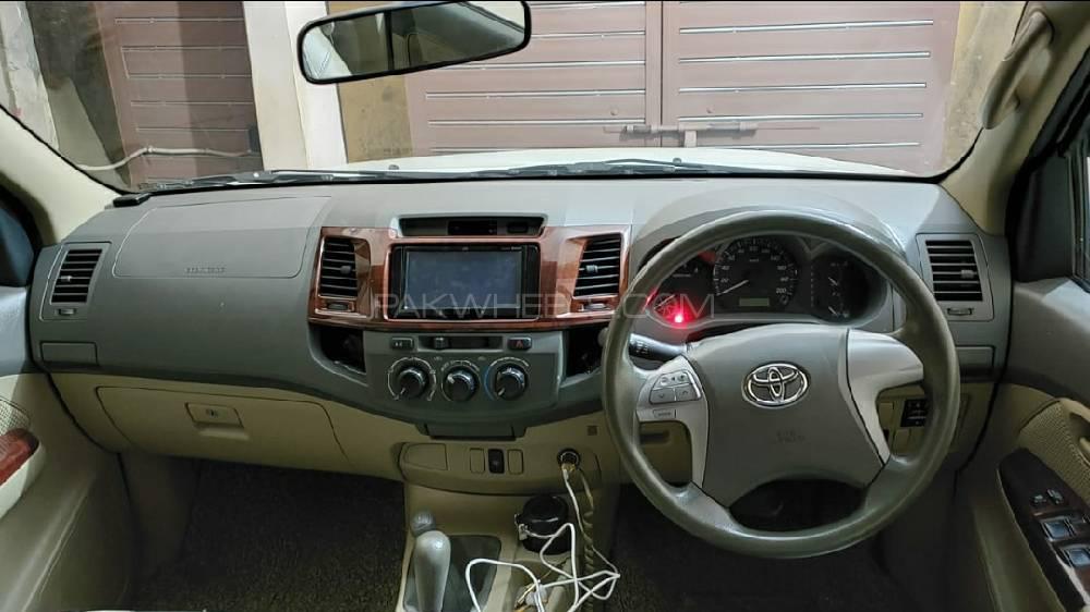 Toyota Hilux 2013 for Sale in Karachi Image-1