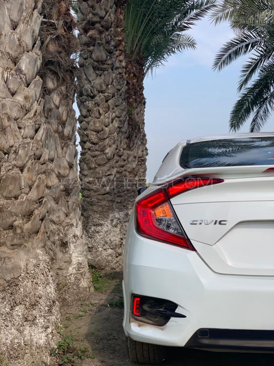 Honda Civic - 2018  Honda Civic - 2018  Image-3