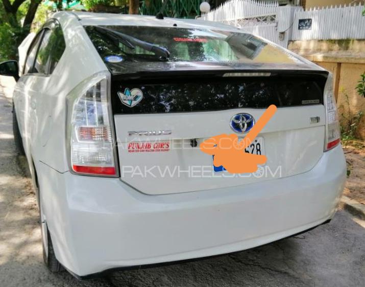 Toyota Prius 2011 for Sale in Nowshera Image-1
