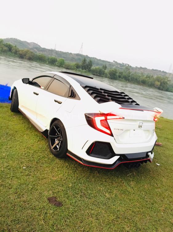 Honda Civic - 2018  Honda Civic - 2018  Image-2