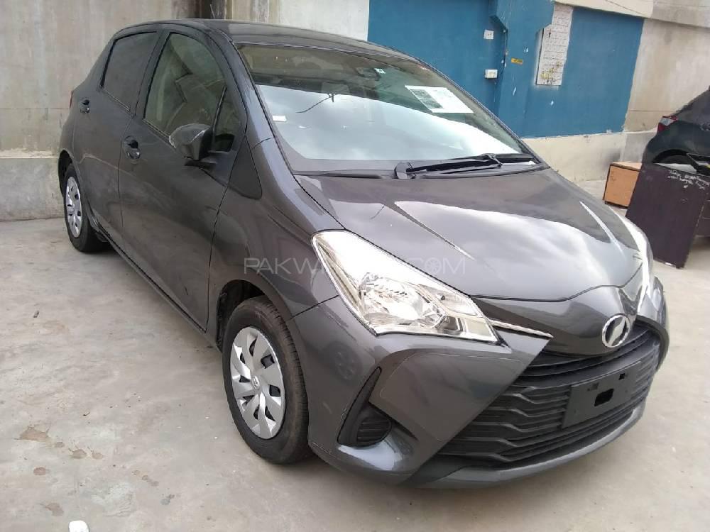 Toyota Vitz 2017 for Sale in Karachi Image-1