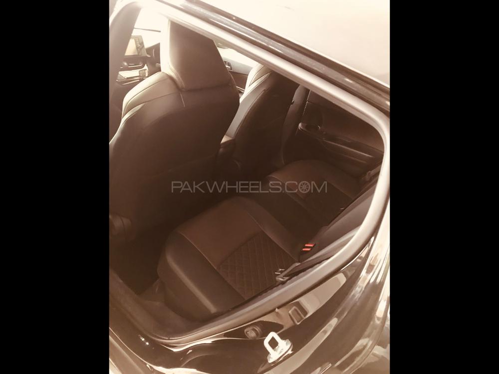 Toyota C-HR 2017 for Sale in Lahore Toyota C-HR 2017 for Sale in Lahore Image-5