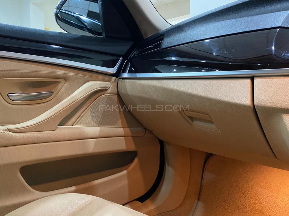 بی ایم ڈبلیو 5 سیریز 2013 for Sale in لاہور بی ایم ڈبلیو 5 سیریز 2013 for Sale in لاہور Image-10