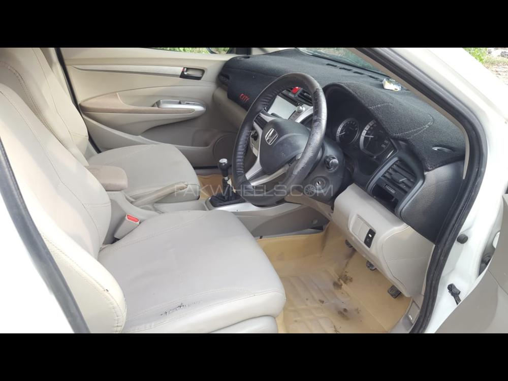 Honda City 2016 for Sale in Hyderabad Honda City 2016 for Sale in Hyderabad Image-16