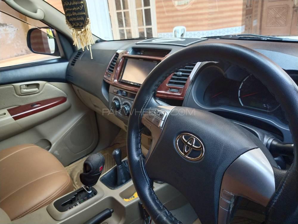 Toyota Hilux 2016 for Sale in Multan Toyota Hilux 2016 for Sale in Multan Image-4