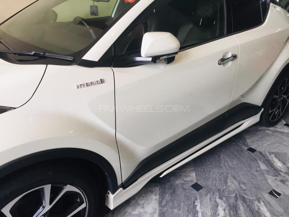 Toyota C-HR 2018 for Sale in Lahore Toyota C-HR 2018 for Sale in Lahore Image-2