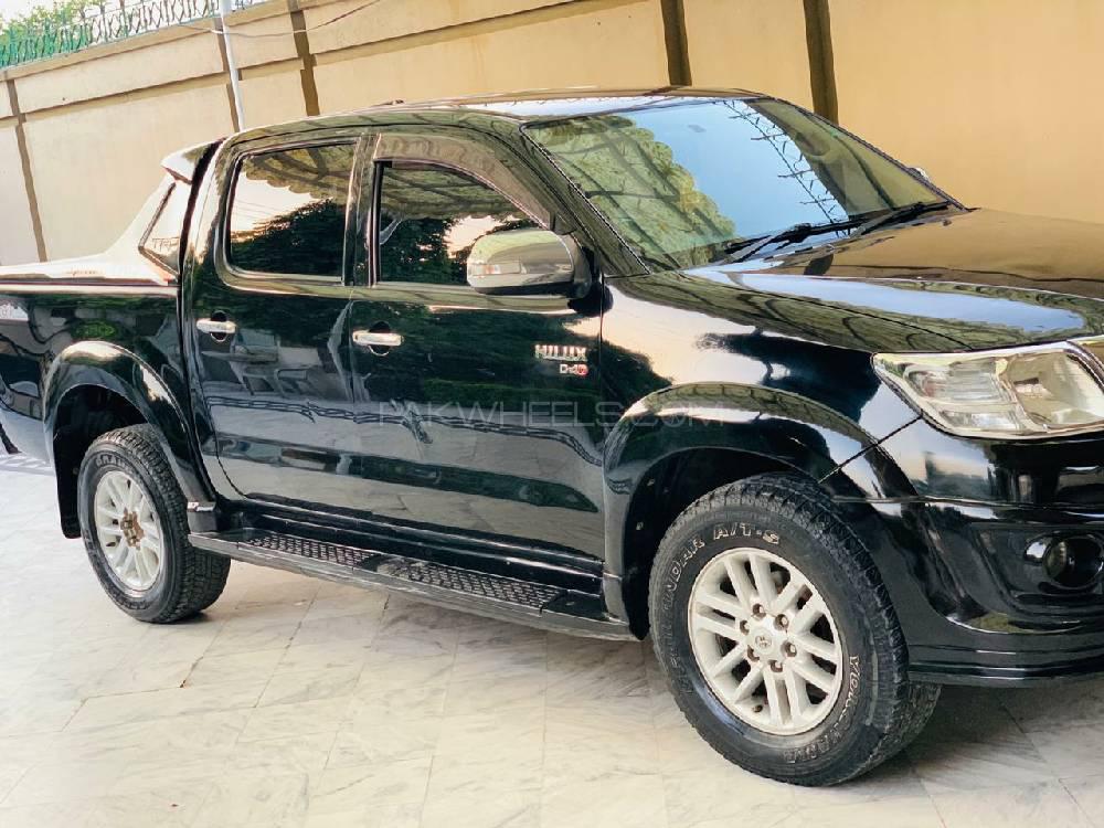 Toyota Hilux 2014 for Sale in Peshawar Toyota Hilux 2014 for Sale in Peshawar Image-9