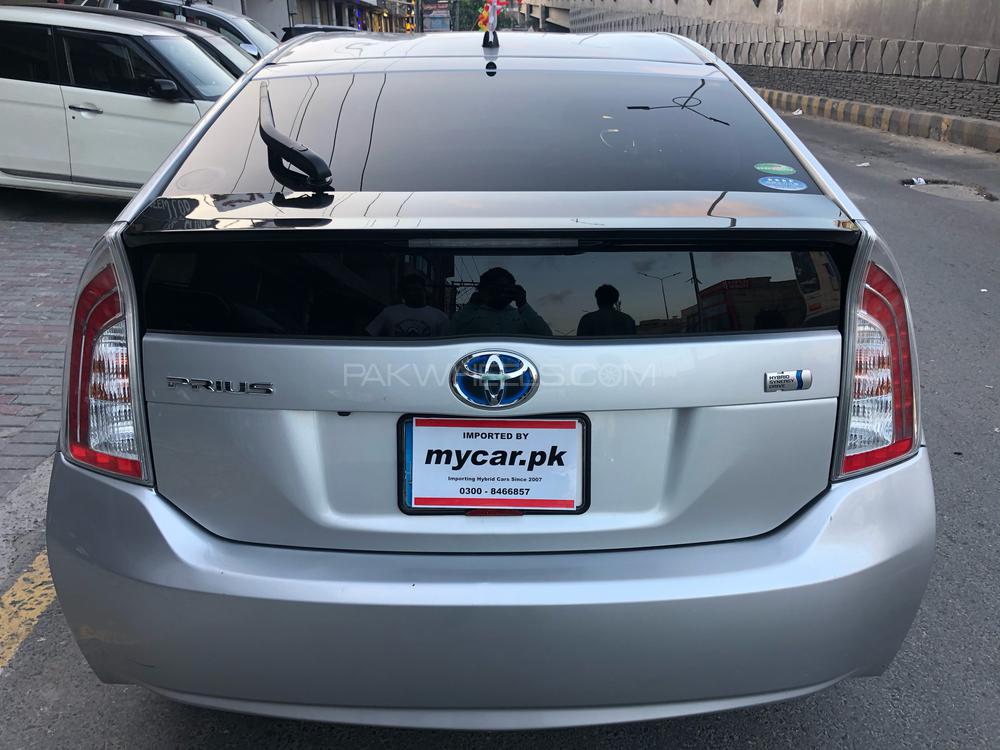 Toyota Prius 2015 for Sale in Lahore Toyota Prius 2015 for Sale in Lahore Image-6