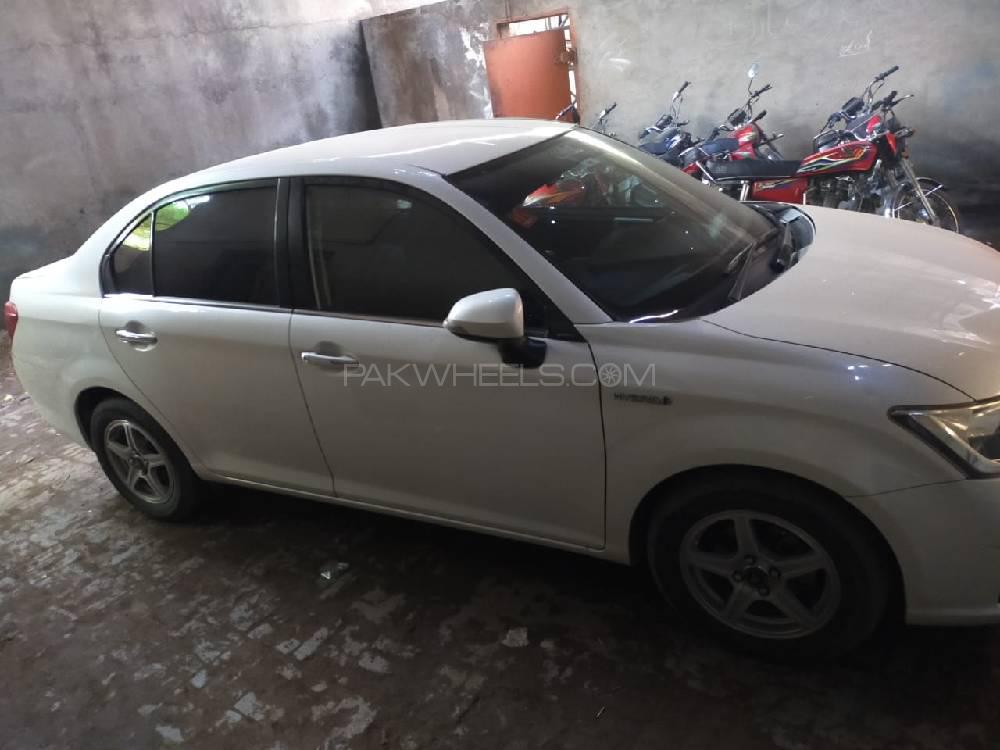 Toyota Corolla Axio 2014 for Sale in Lahore Image-1