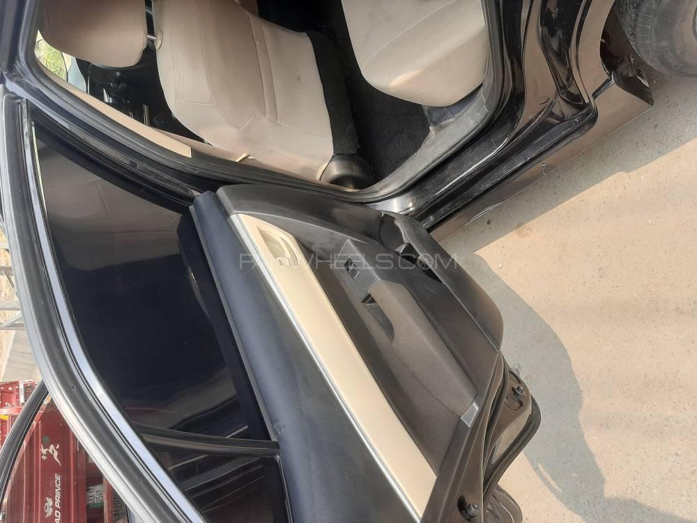 Toyota Corolla 2015 for Sale in Lahore Toyota Corolla 2015 for Sale in Lahore Image-9
