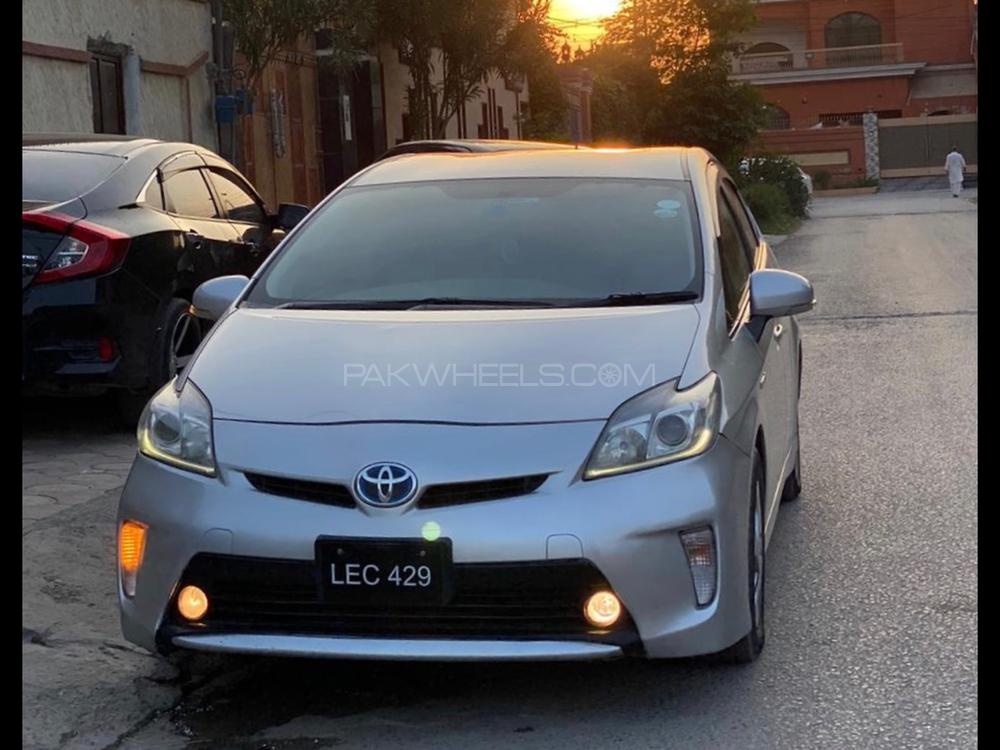 Toyota Prius 2012 for Sale in Peshawar Toyota Prius 2012 for Sale in Peshawar Image-3