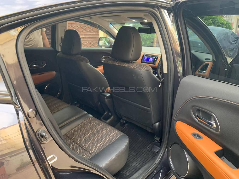 Honda Vezel 2015 for Sale in Karachi Honda Vezel 2015 for Sale in Karachi Image-3