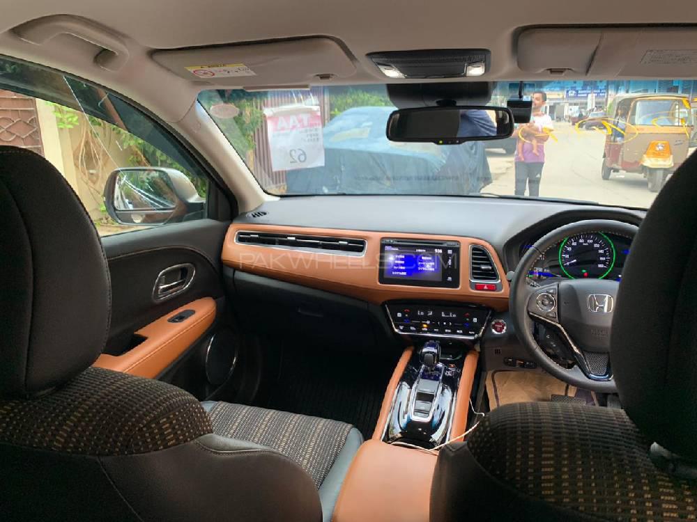 Honda Vezel 2015 for Sale in Karachi Honda Vezel 2015 for Sale in Karachi Image-4