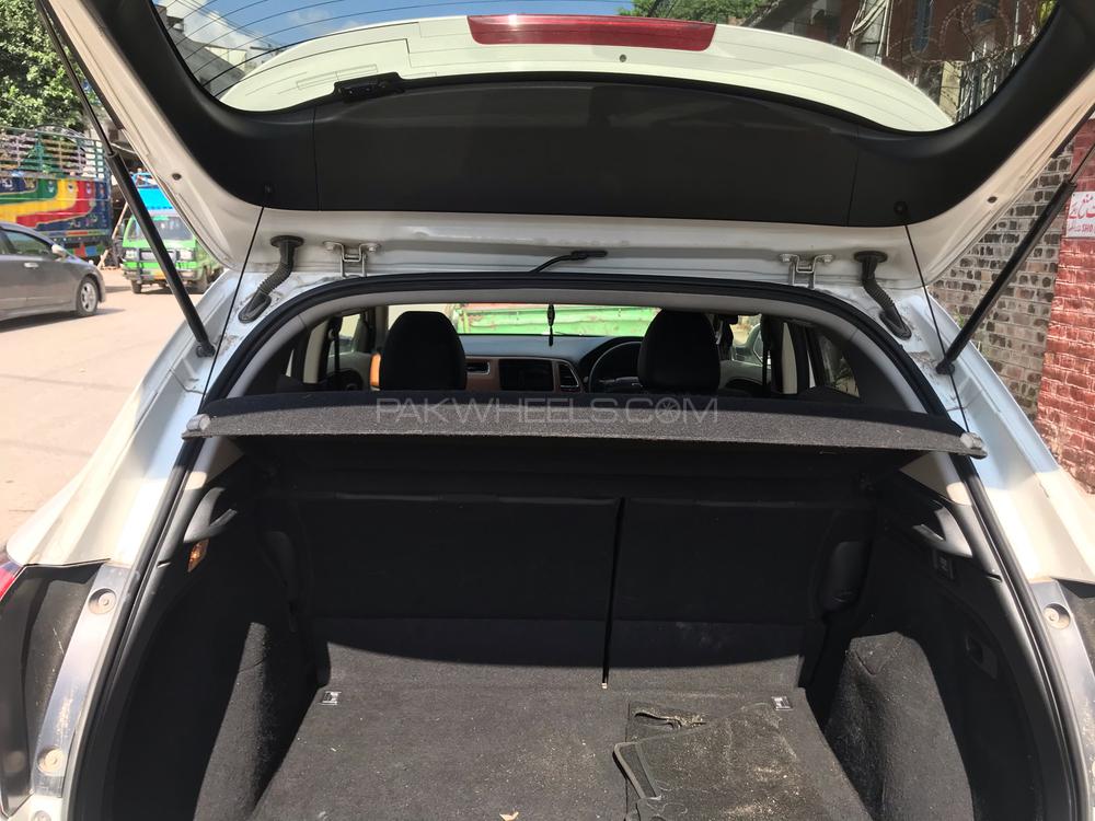 Honda Vezel 2015 for Sale in Lahore Honda Vezel 2015 for Sale in Lahore Image-9