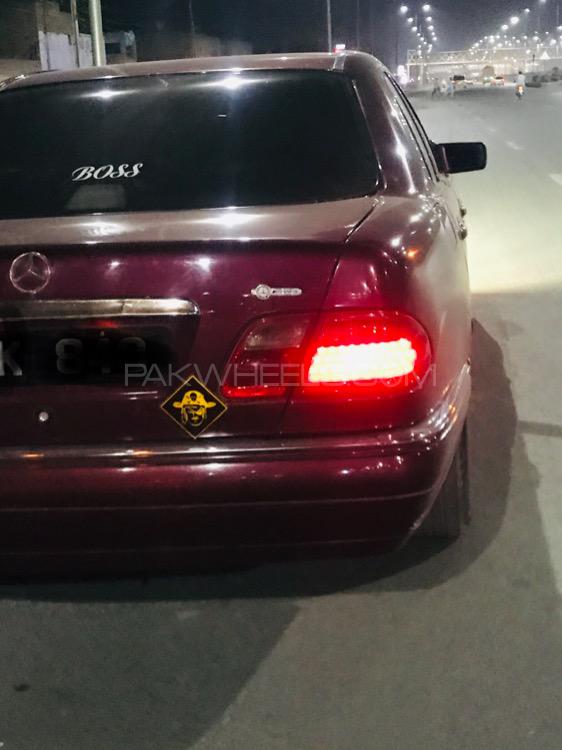 Mercedes Benz E Class 1998 for Sale in Peshawar Mercedes Benz E Class 1998 for Sale in Peshawar Image-2