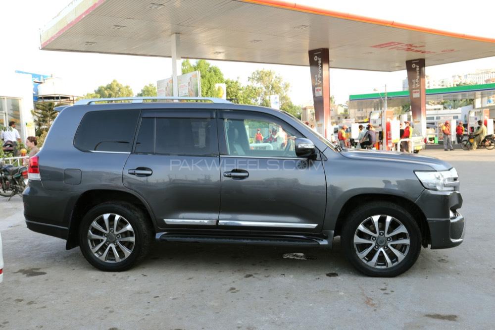 Toyota Land Cruiser 2010 for Sale in Karachi Toyota Land Cruiser 2010 for Sale in Karachi Image-10