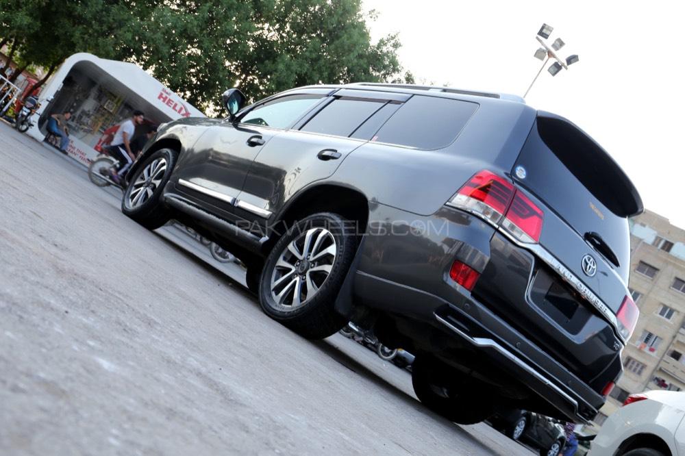 Toyota Land Cruiser 2010 for Sale in Karachi Toyota Land Cruiser 2010 for Sale in Karachi Image-17