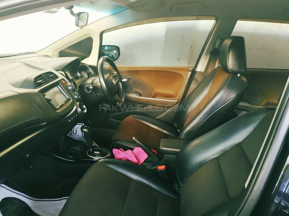 Honda Fit 2013 for Sale in Rawalpindi Honda Fit 2013 for Sale in Rawalpindi Image-6