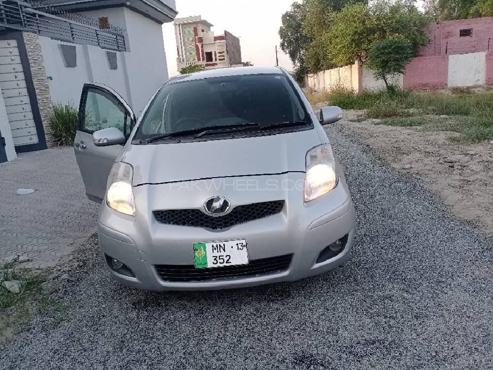 Toyota Vitz 2009 for Sale in Shuja Abad Image-1