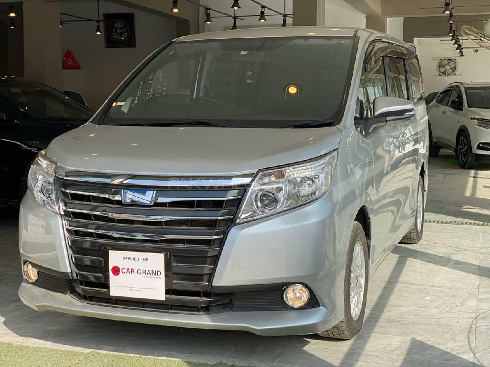ٹویوٹا نوح 2015 for Sale in پشاور Image-1