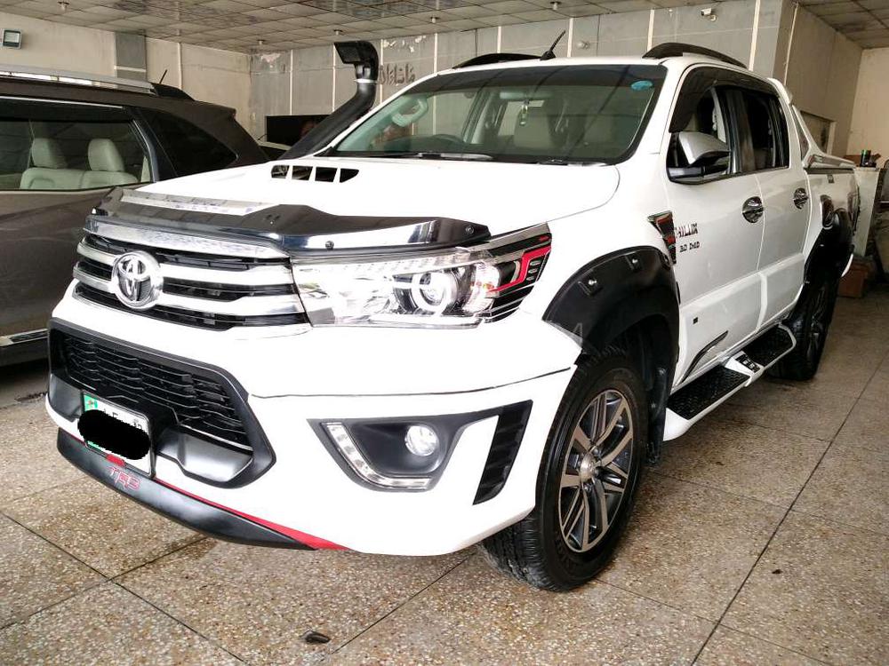 Toyota Hilux 2017 for Sale in Lahore Toyota Hilux 2017 for Sale in Lahore Image-3