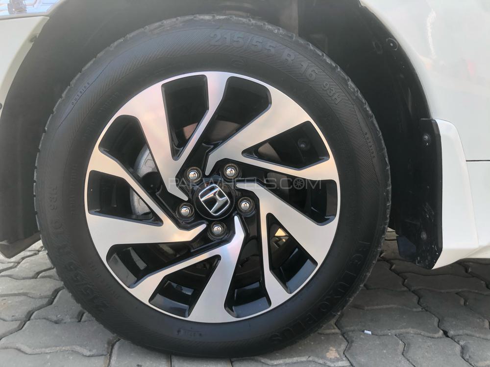 Honda Civic 2017 for Sale in Sialkot Honda Civic 2017 for Sale in Sialkot Image-11