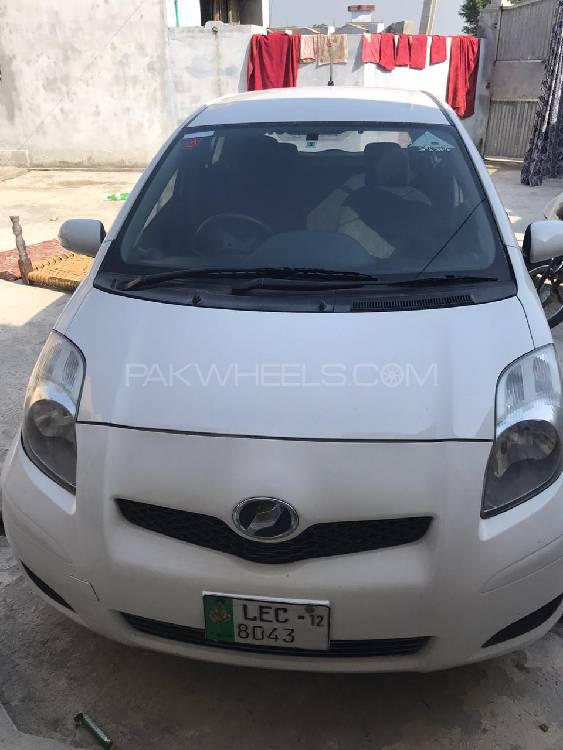 Toyota Vitz 2009 for Sale in Nowshera cantt Image-1