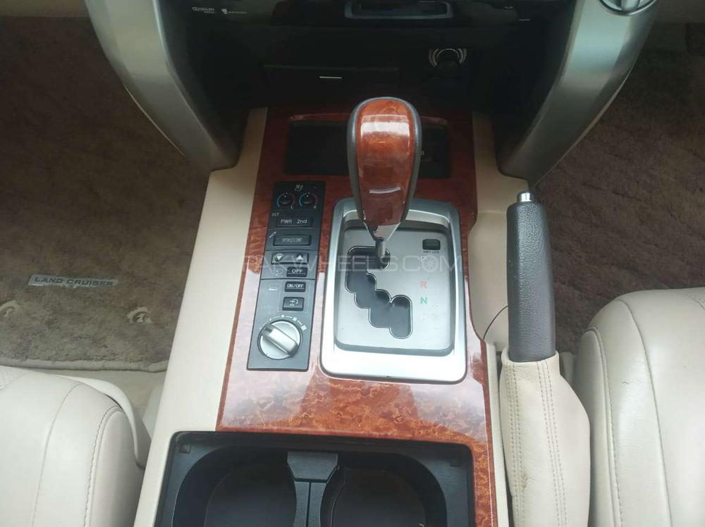 Toyota Land Cruiser 2012 for Sale in Karachi Toyota Land Cruiser 2012 for Sale in Karachi Image-10