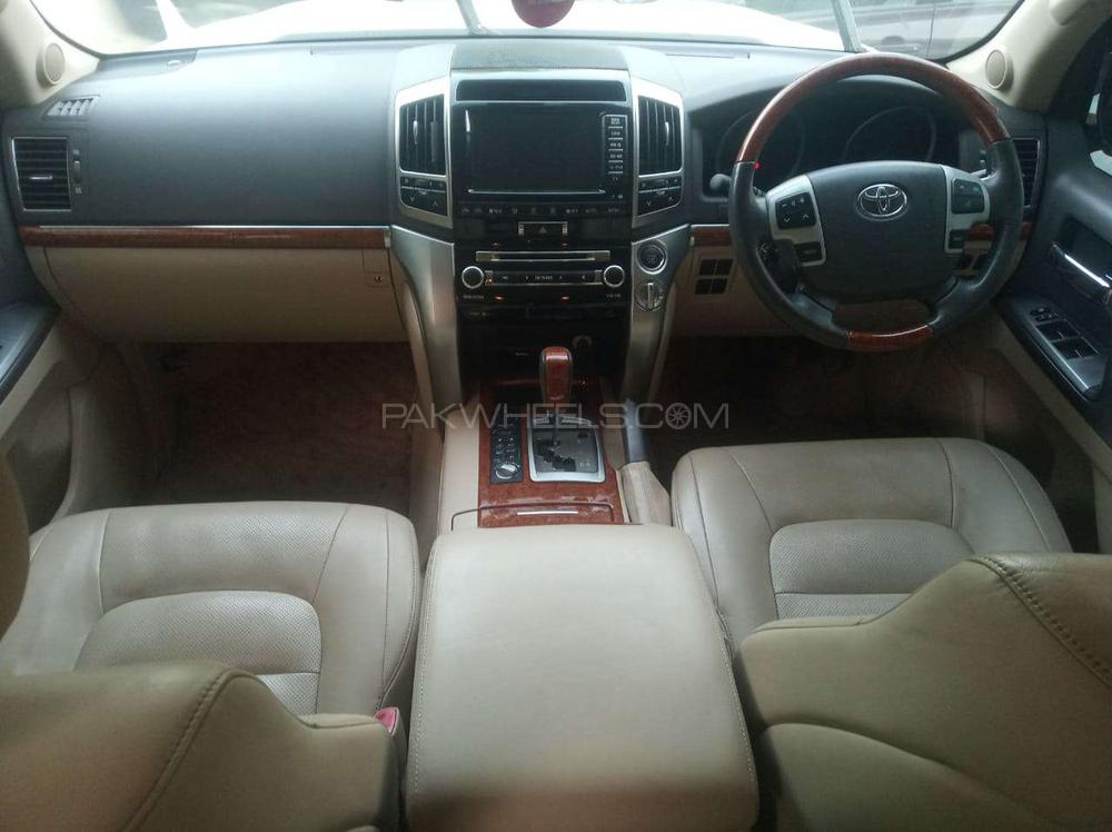 Toyota Land Cruiser 2012 for Sale in Karachi Toyota Land Cruiser 2012 for Sale in Karachi Image-15