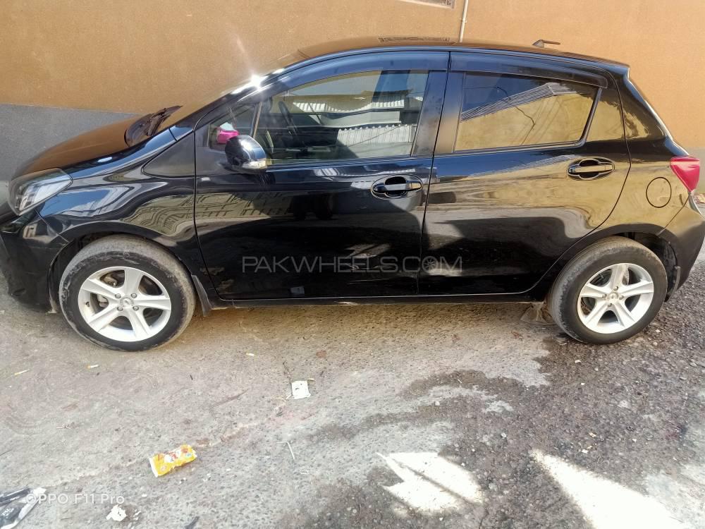 Toyota Vitz 2015 for Sale in Mansehra Image-1