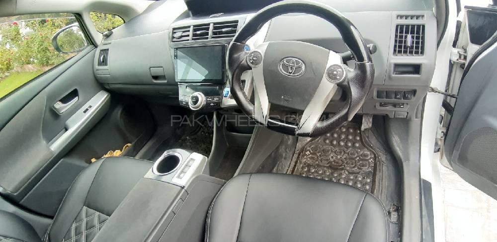 Toyota Prius Alpha 2013 for Sale in Peshawar Toyota Prius Alpha 2013 for Sale in Peshawar Image-11