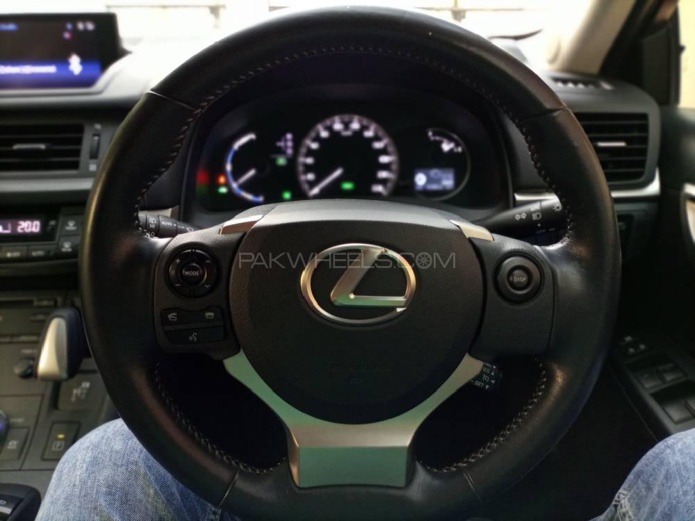 Lexus CT200h 2017 for Sale in Gujranwala Lexus CT200h 2017 for Sale in Gujranwala Image-9